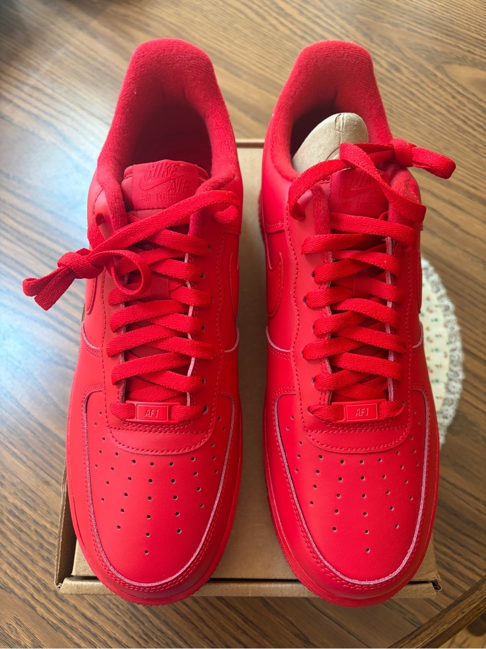 Nike Men's Air Force 1 Triple Red University Red Sneakers Size 11 New - Picture 2 of 7